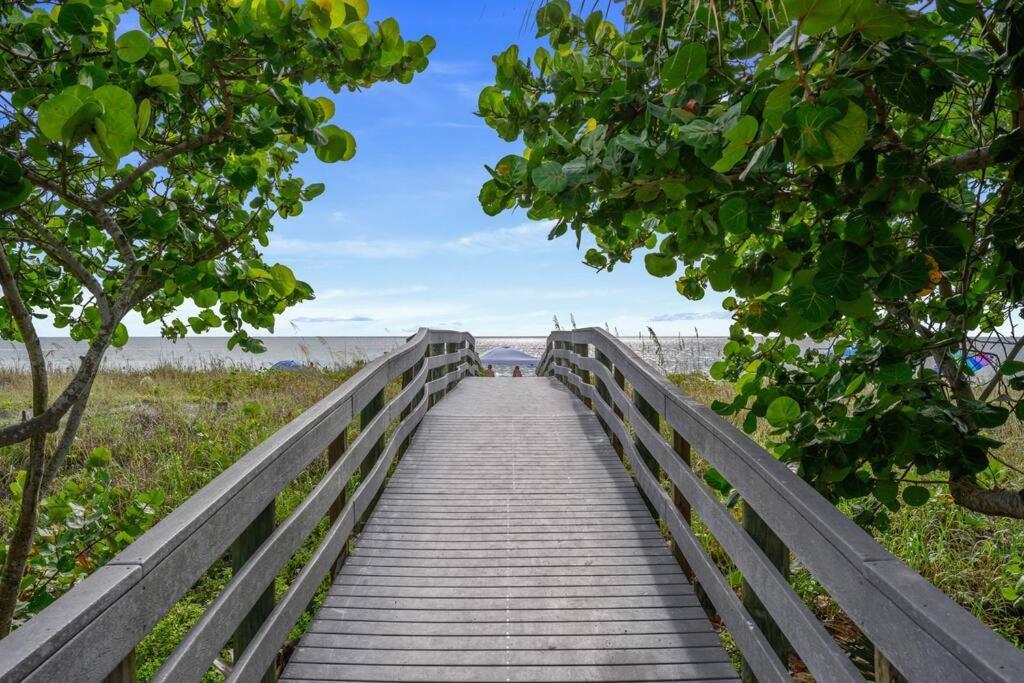 The Spanish Beach Home Only 10Mins From The Beach! لارغو المظهر الخارجي الصورة